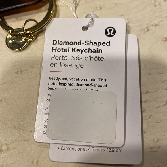 💋💋LULULEMON NWT DIAMOND SHAPED KEY CHAIN 💋💋 - Picture 4 of 4